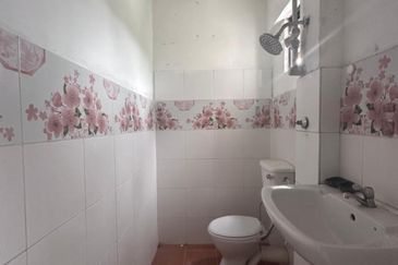 Telipok Square Apartment