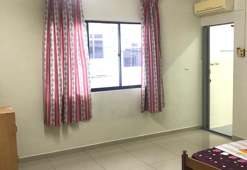 Jalan Timur, Nusajaya Mas