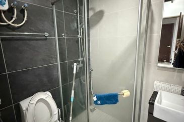 Baypoint @ Country Garden Danga Bay