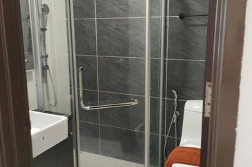 Baypoint @ Country Garden Danga Bay