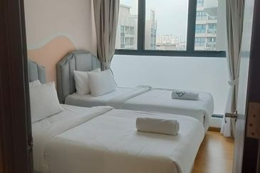 Baypoint @ Country Garden Danga Bay