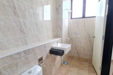 Strait View Home @ Permas jaya 