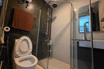 Baypoint @ Country Garden Danga Bay