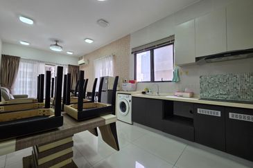 Baypoint @ Country Garden Danga Bay