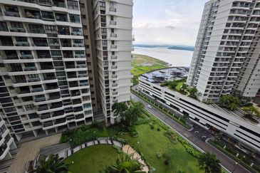 Baypoint @ Country Garden Danga Bay