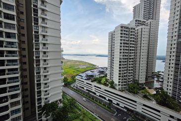 Baypoint @ Country Garden Danga Bay