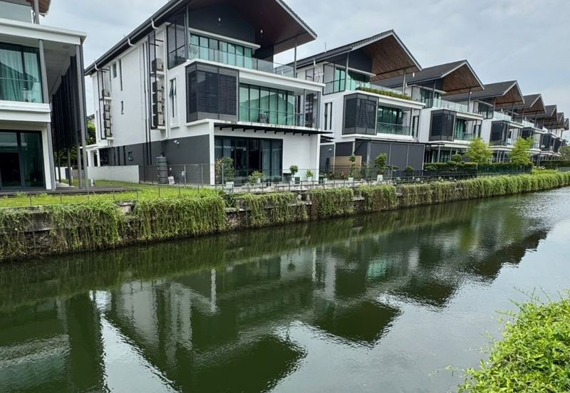 Isola Villa @ Senibong Cove