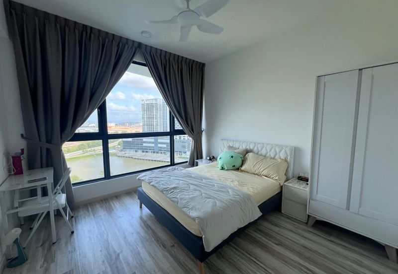 The M @ Medini Macrolink