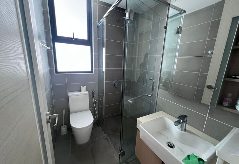 The M @ Medini Macrolink