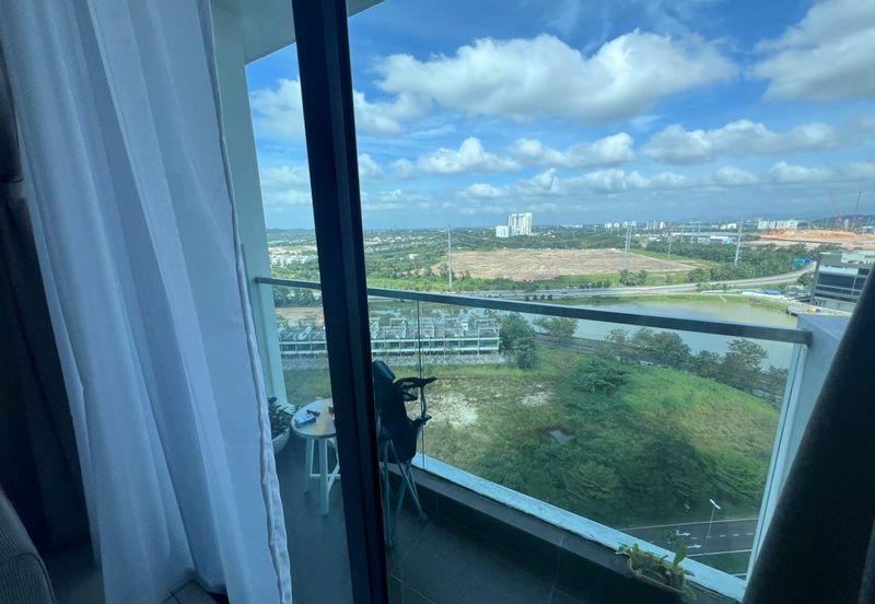 The M @ Medini Macrolink