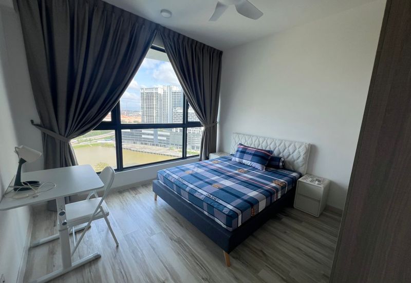 The M @ Medini Macrolink