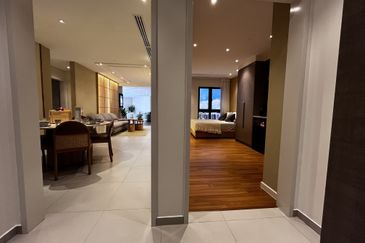 Ciq & Rts walk 600meter, 3room / DUAL KEY only RM1.1Mil, Mostly Furnished & Mall Entertainment @ Ground Floor