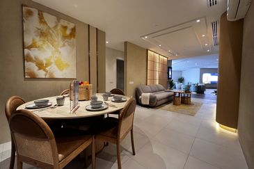 Ciq & Rts walk 600meter, 3room / DUAL KEY only RM1.1Mil, Mostly Furnished & Mall Entertainment @ Ground Floor