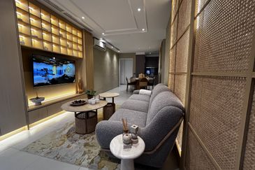 Ciq & Rts walk 600meter, 3room / DUAL KEY only RM1.1Mil, Mostly Furnished & Mall Entertainment @ Ground Floor