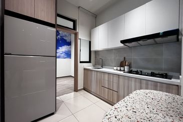 Taman Daya New Launch Condo / 2Room 800sqft only RM4xxK / Monthly RM1.8K & Partial Furnish (FREEHOLD)