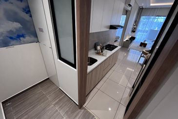 Taman Daya New Launch Condo / 1Room 600sqft only RM3xxK / Monthly RM1.4K & Partial Furnish (FREEHOLD)