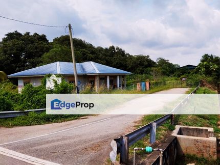 Tanah Pertanian Tepi Jalan Besar Port Dickson , Negeri Sembilan, Sri Rusa