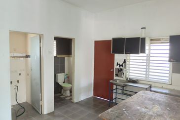 TAMAN PENGKALAN PERTAMA