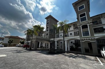 Suria Utama Townhouse