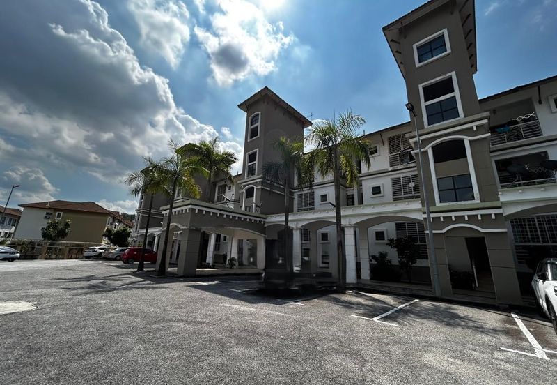 Suria Utama Townhouse