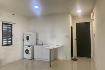 V12 Sovo (Menara Suria)