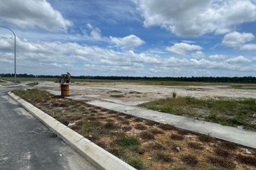 Jenjarom Industrial Land for Sale