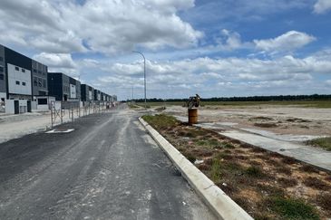 Jenjarom Industrial Land for Sale