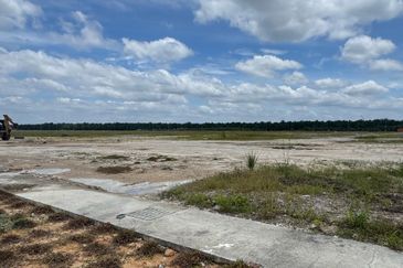 Jenjarom Industrial Land for Sale