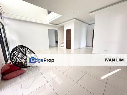 Very Good Condition 2.5 Sty Semi D @ Twin Palm, Sungai Long , Selangor, Kajang