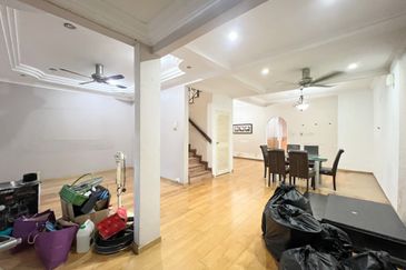 Jalan Suasana, Bandar Tun Hussein Onn