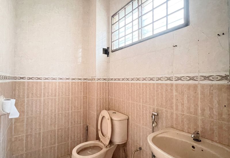 Jalan Suasana, Bandar Tun Hussein Onn