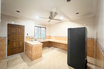 Jalan Suasana, Bandar Tun Hussein Onn