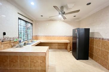 Jalan Suasana, Bandar Tun Hussein Onn