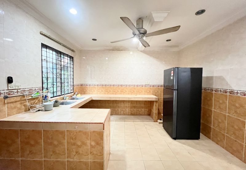 Jalan Suasana, Bandar Tun Hussein Onn