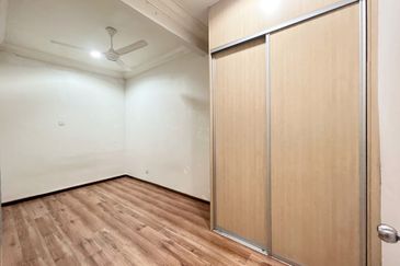 Jalan Suasana, Bandar Tun Hussein Onn