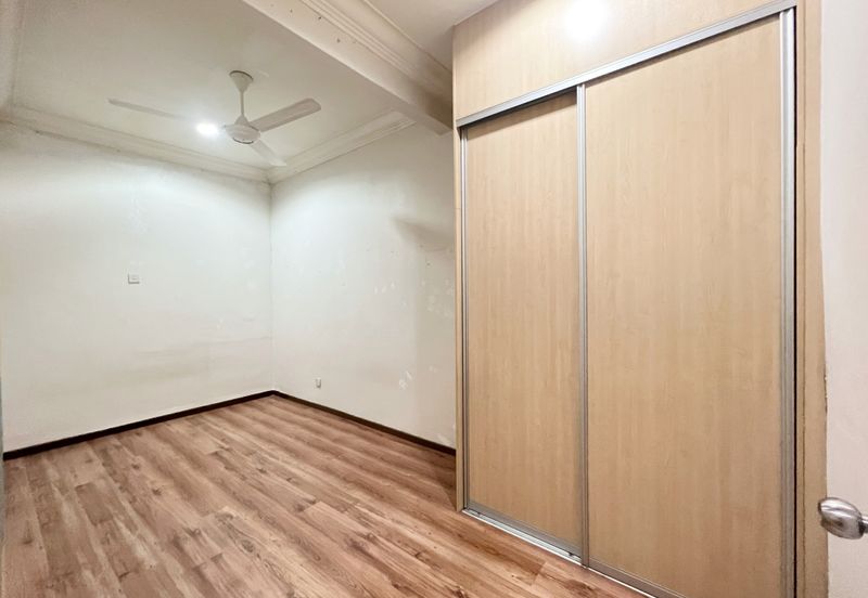 Jalan Suasana, Bandar Tun Hussein Onn