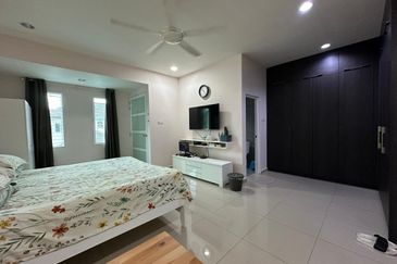 SL7, Bandar Sungai Long