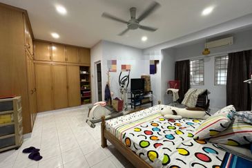 SL7, Bandar Sungai Long