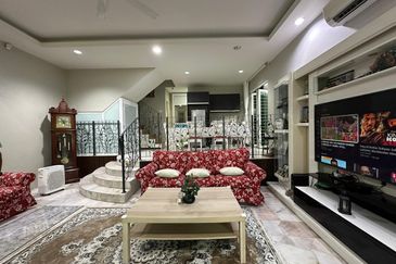 SL7, Bandar Sungai Long