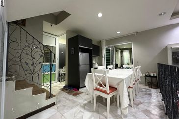 SL7, Bandar Sungai Long