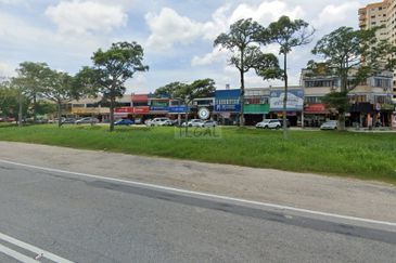 Banting Ground Floor Shoplot Facing Main Road For Rent!!