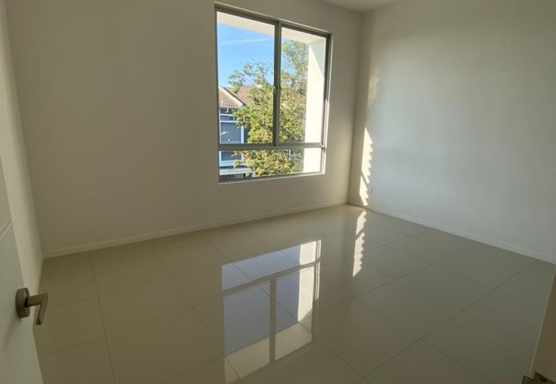 The Maisons, Perdana Lakeview East