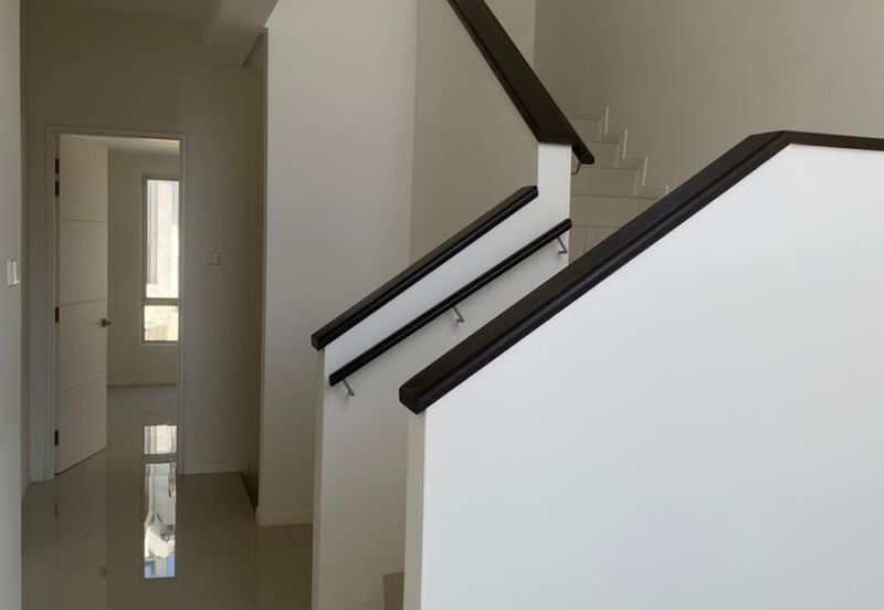 The Maisons, Perdana Lakeview East