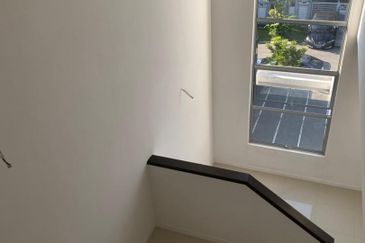 The Maisons, Perdana Lakeview East