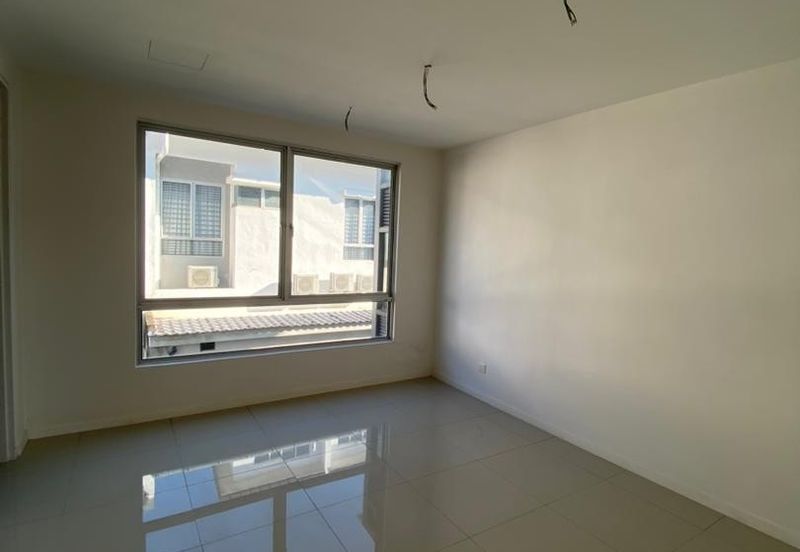 The Maisons, Perdana Lakeview East