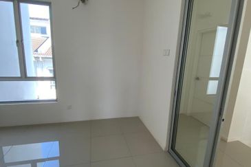 The Maisons, Perdana Lakeview East