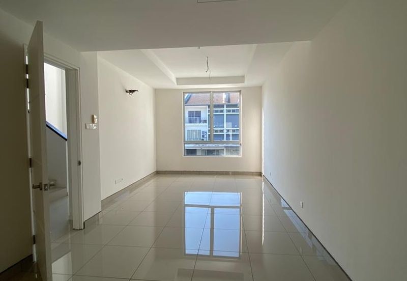 The Maisons, Perdana Lakeview East