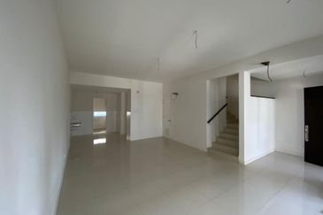 The Maisons, Perdana Lakeview East