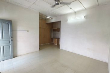 SL7, Bandar Sungai Long