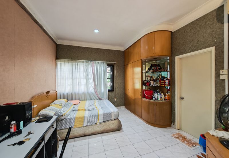 SL 8, Bandar Sungai Long